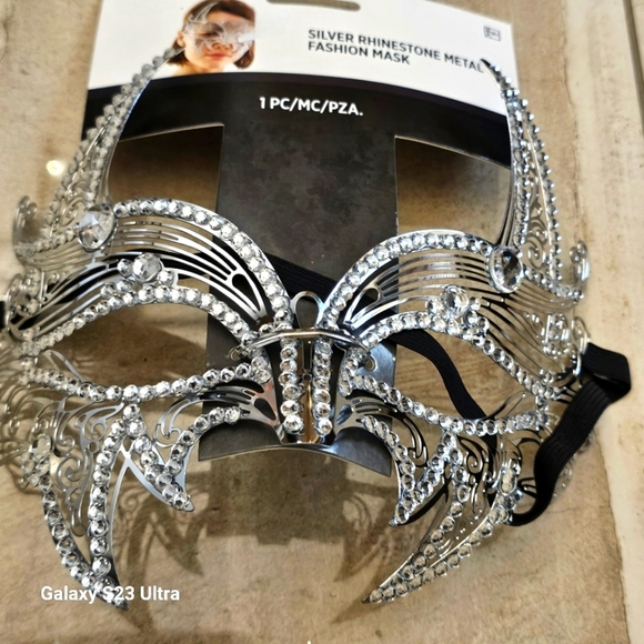 NWT Silver Rhinestone Metal Fashion Mask - Picture 6 of 6